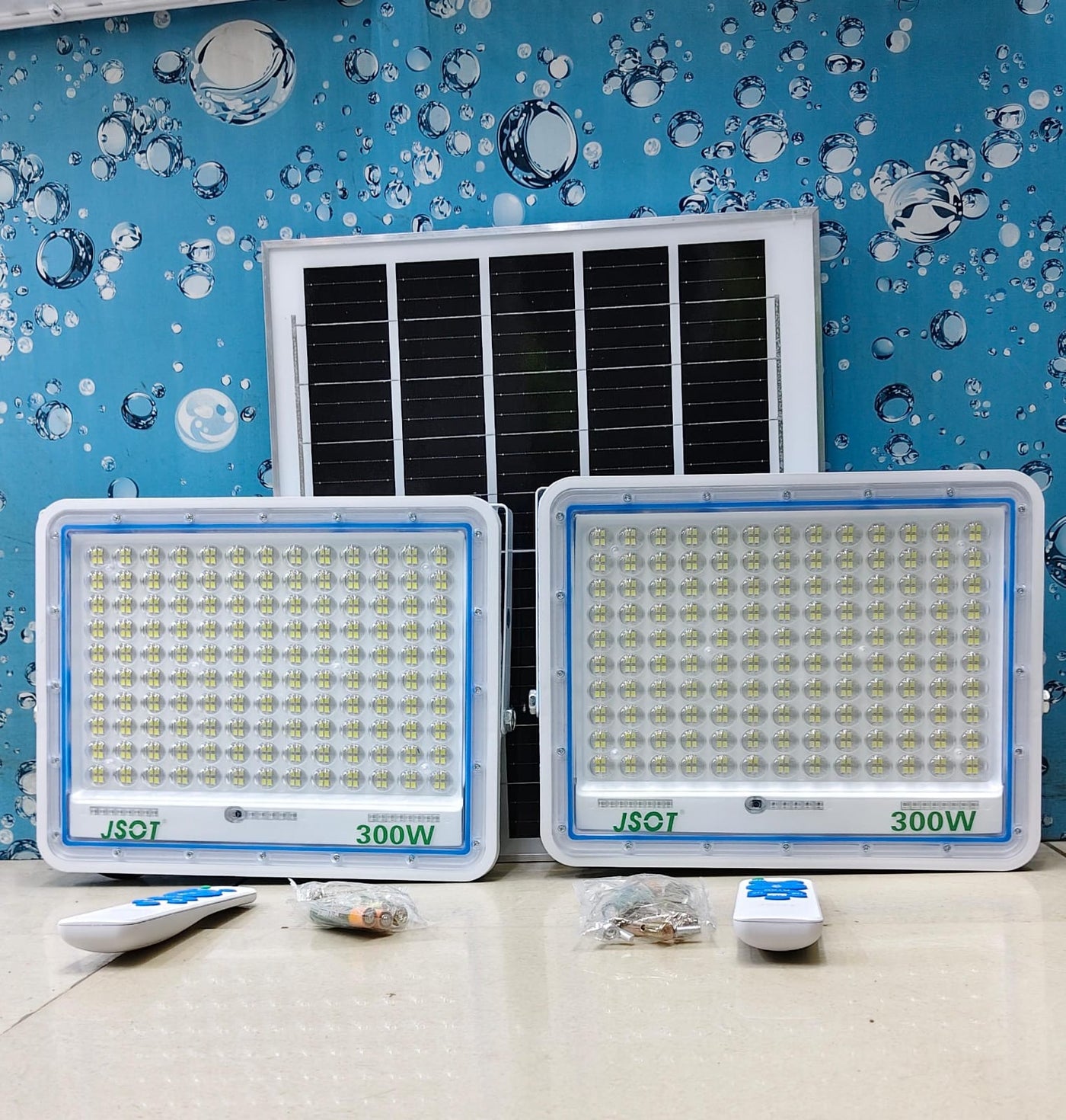 2-in-1 300W Solar Floodlights