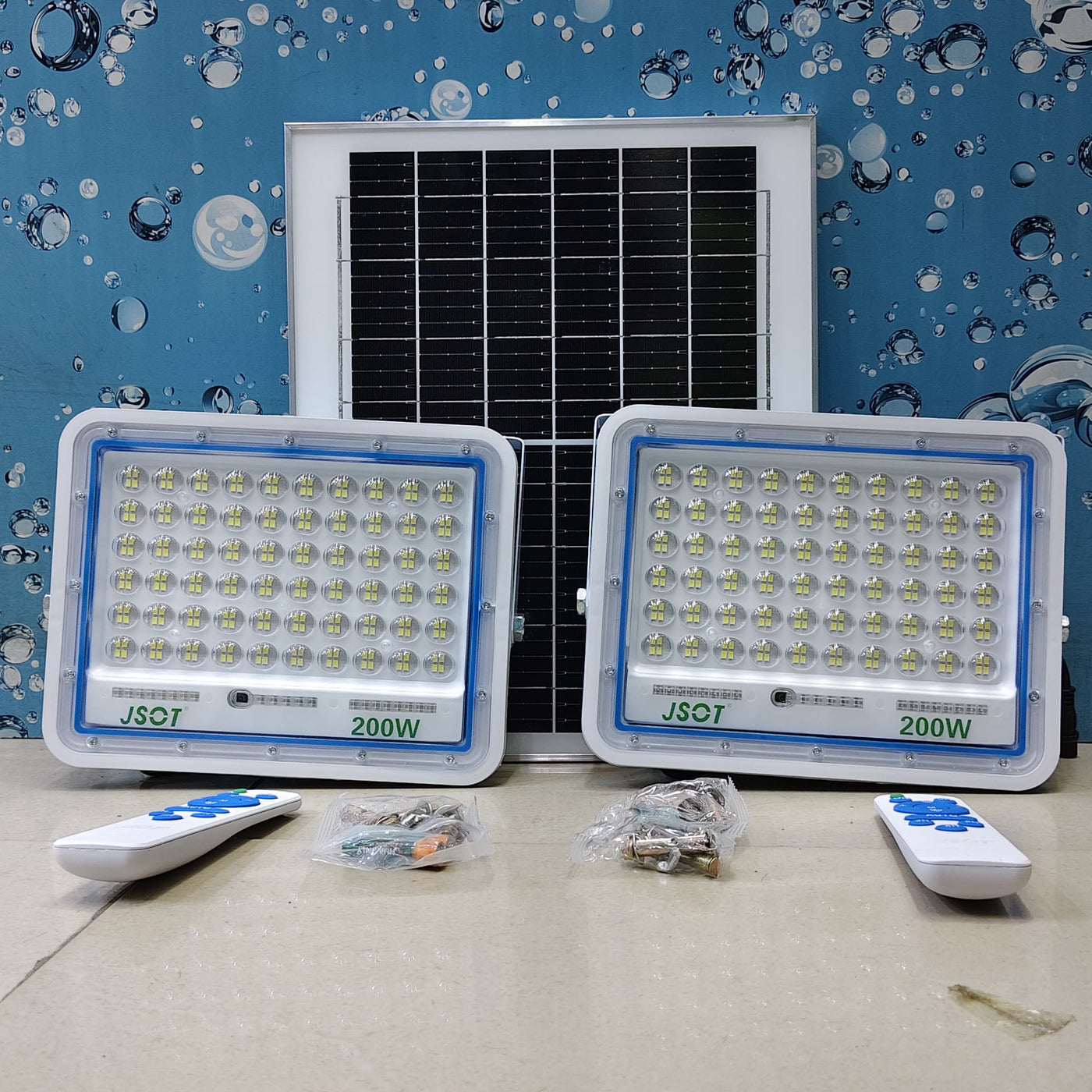 2-in-1 200W THD Solar Floodlights